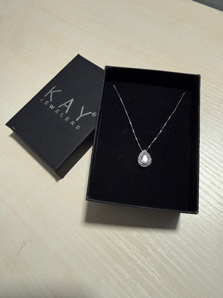 Kay Jewelers Silver-Tone Teardrop Pendant Necklace With Clear Stone 20$